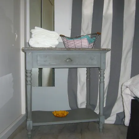 La Mirabelle - Familiale De Charme En Provence 3*