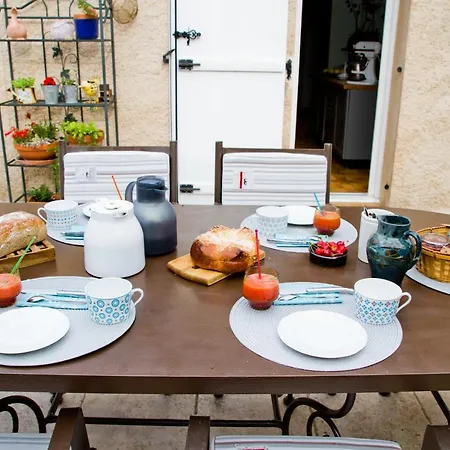Couette-café Familiale De Charme En Provence *